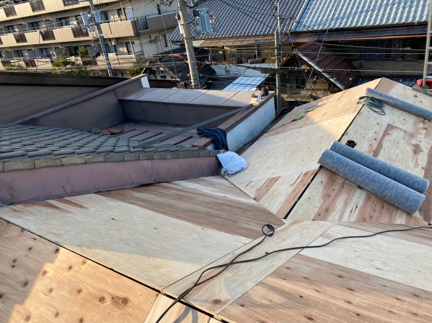 野地板は構造用合板で敷き詰め設置